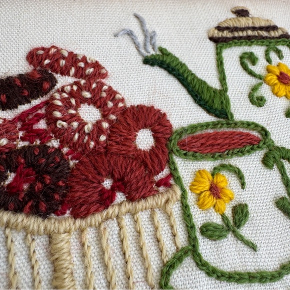 Vintage 70s Framed Crewel Art Set of 2 - Picture 4 of 13